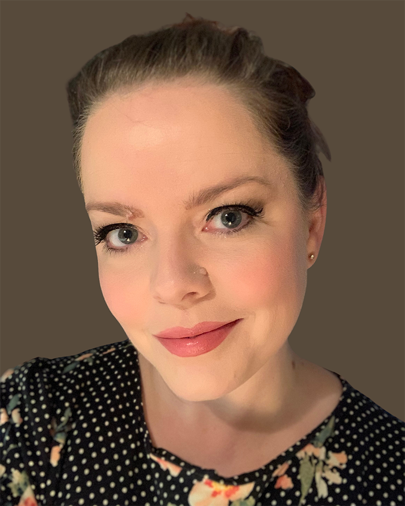Headshot of editor Tara Avery against a neutral background